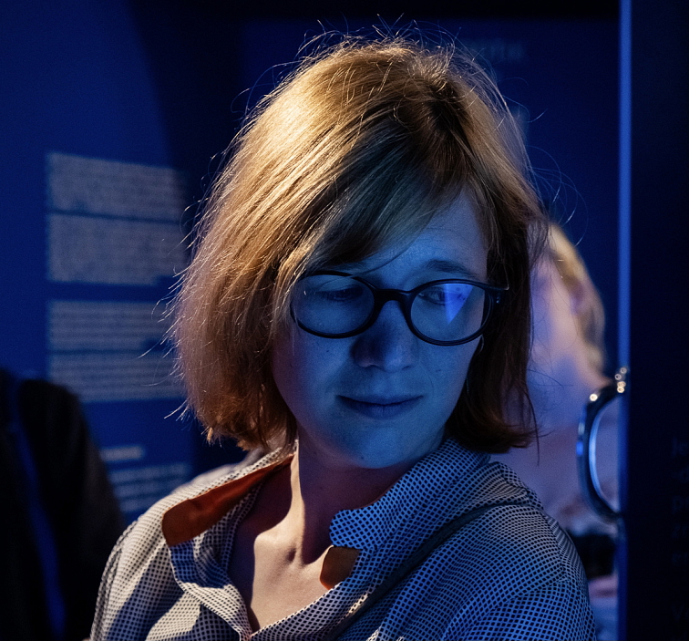 Náušnice Eudokia z láhve Bohemia sekt se třpytkami na kroužku