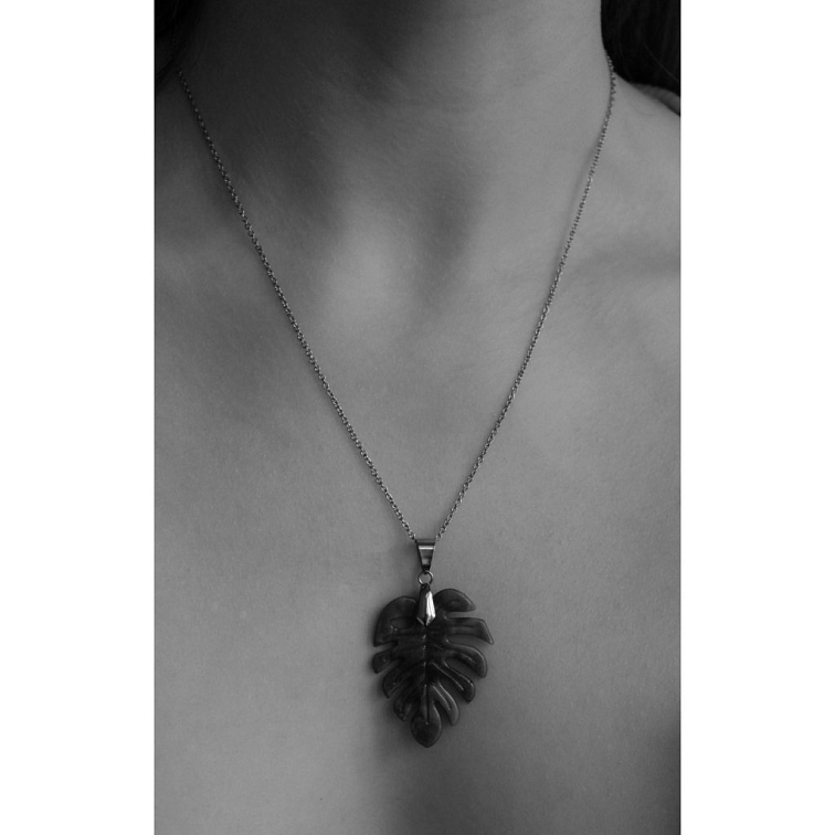 Náhrdelník Monstera hubená