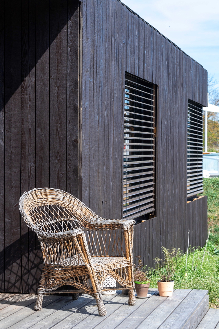 Smrkový obklad BLACK DAHLIA