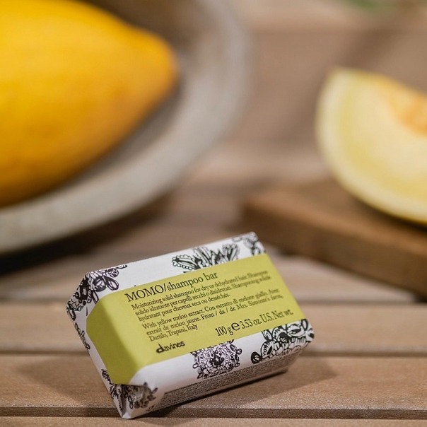 Davines Essential Haircare Momo Shampoo Bar – tuhý šampon pro suché vlasy 100 g