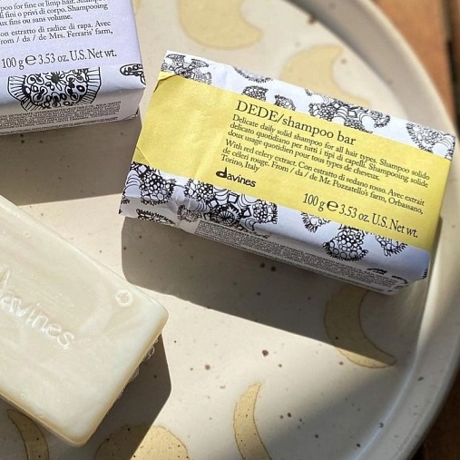 Davines Essential Haircare Dede Shampoo Bar – tuhý šampon pro všechny typy vlasů 100 g