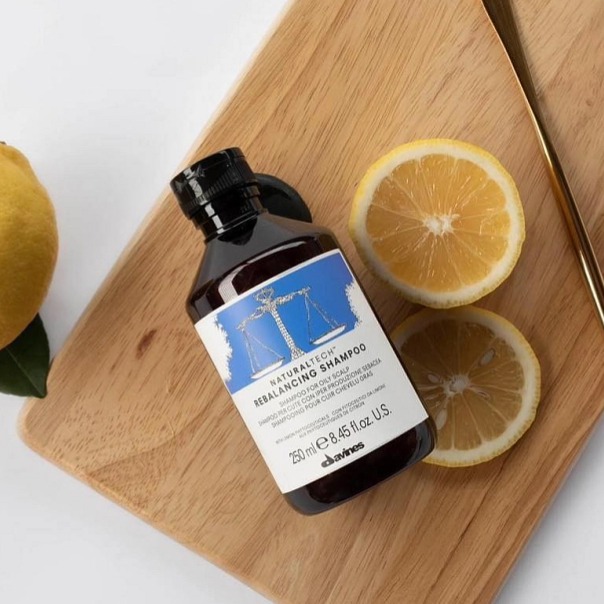 Davines Naturaltech Rebalancing Shampoo - šampon pro pokožku s nadměrnou tvorbou mazu