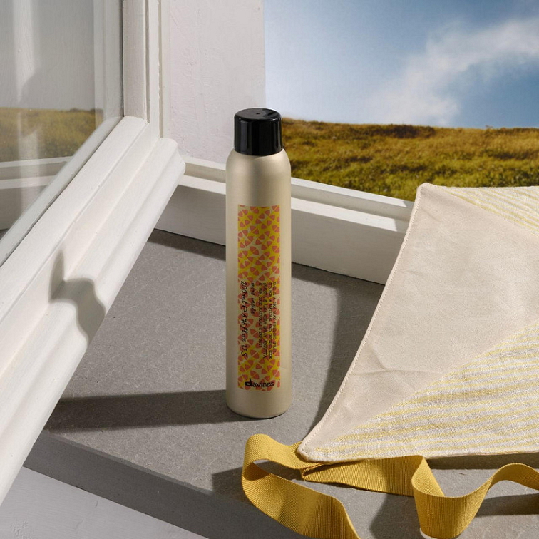 Davines More Inside Dry Wax Finishing Spray - vosk ve spreji s matným efektem 200 ml