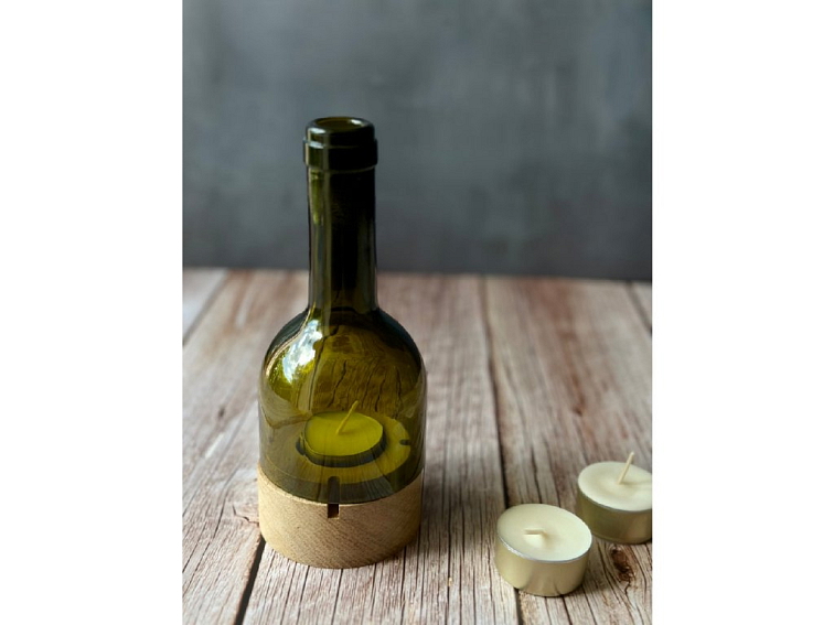 SVÍCEN Z VINNÉ LAHVE ZELENÝ