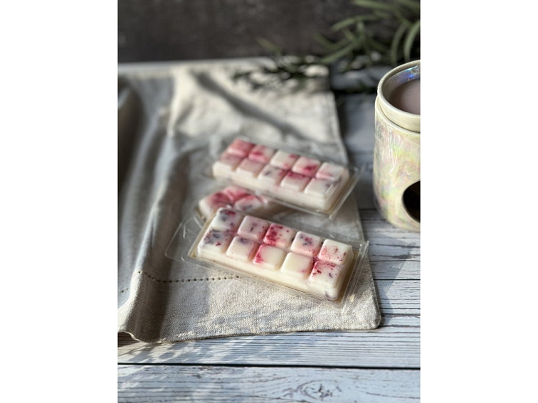 SAMETOVÁ PIVOŇKA VONNÝ VOSK