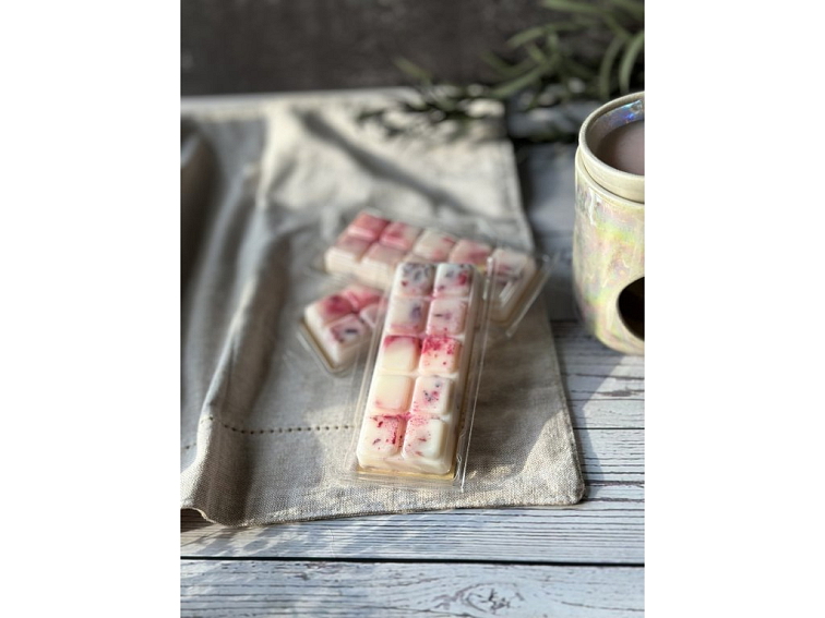 SAMETOVÁ PIVOŇKA VONNÝ VOSK