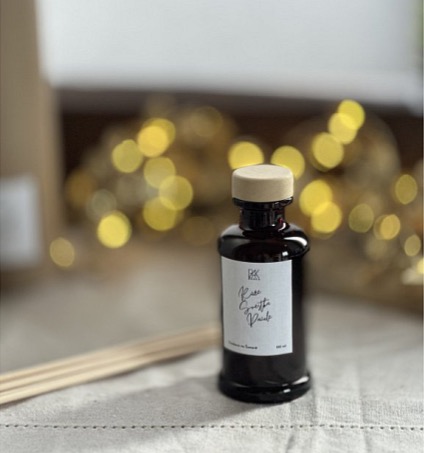 RŮŽE, ŠVESTKA, PAČULE RÁKOSOVÝ DIFUZÉR