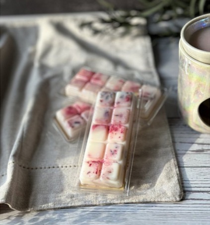 SAMETOVÁ PIVOŇKA VONNÝ VOSK