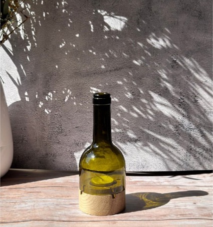 SVÍCEN Z VINNÉ LAHVE ZELENÝ