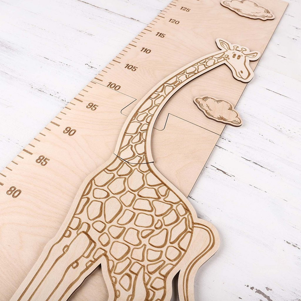 Dřevěný metr na stěnu se jménem na míru - žirafa