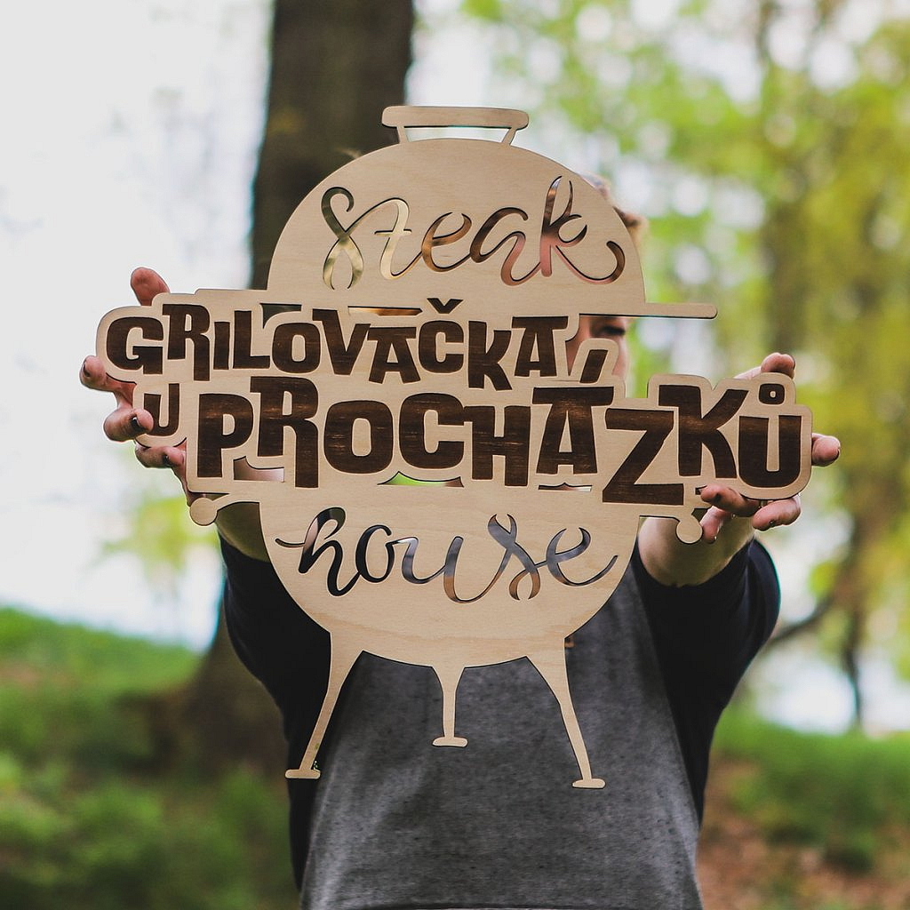 Grilovka s vaším textem – originální dekorace na každou grilovačku