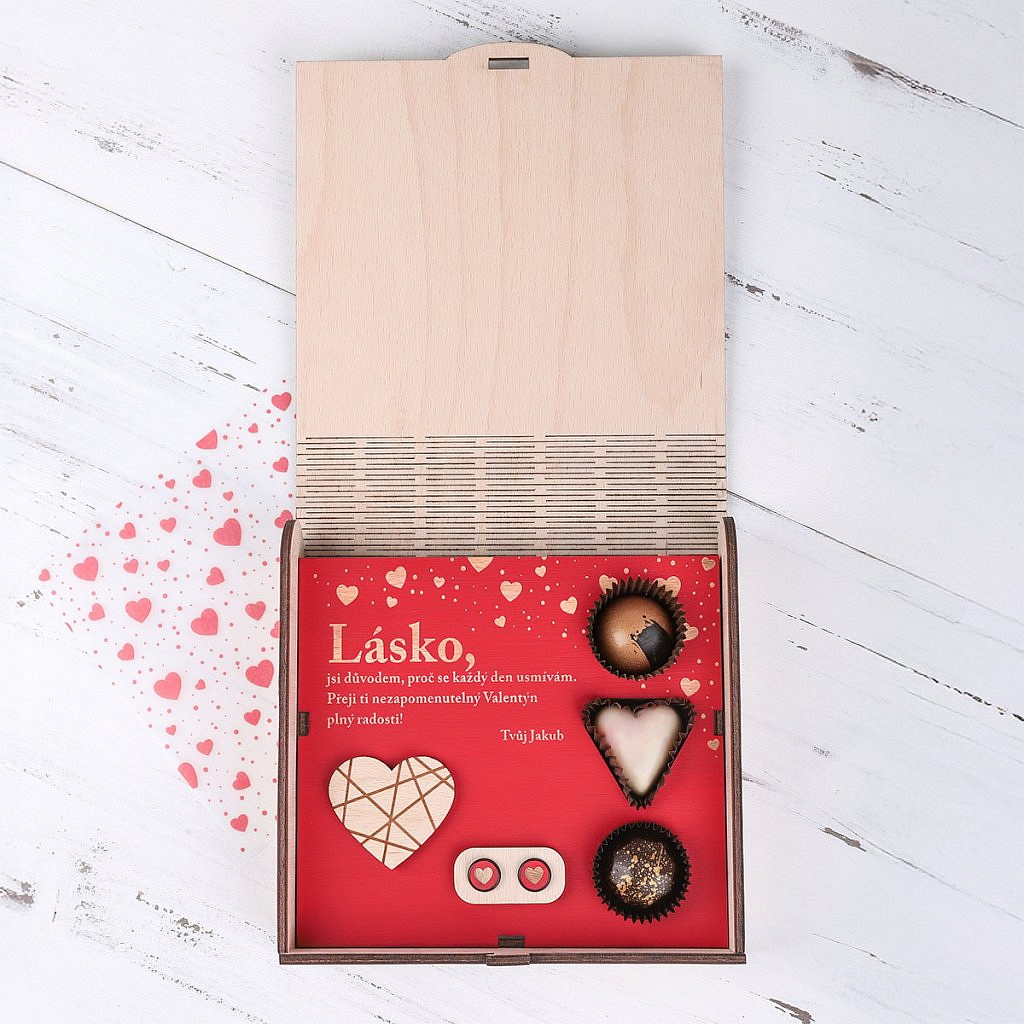 Valentýnská čokoládová sada v dřevěné kazetě s motivem na míru