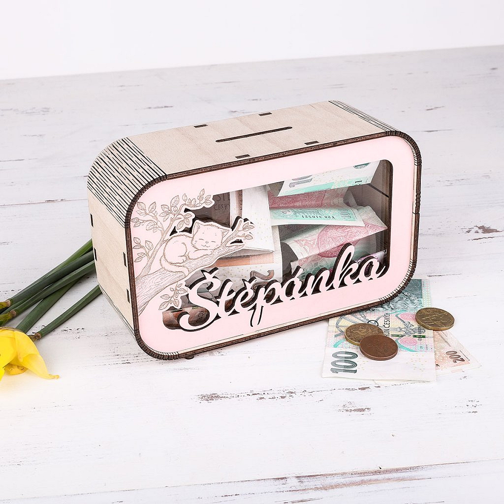Dřevěná pokladnička na míru (s vlastním jménem a obrázkem)