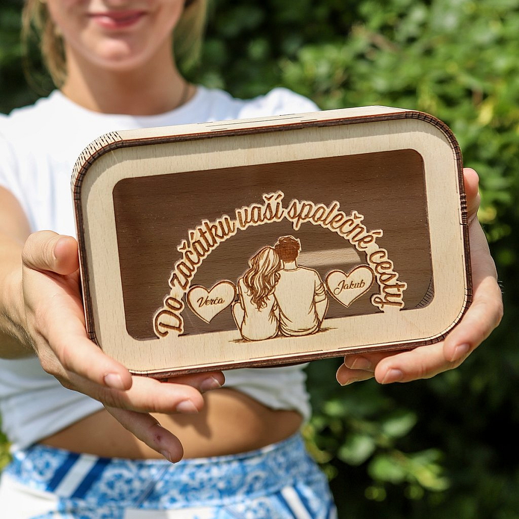 Dřevěná pokladnička pro novomanžele s textem na míru