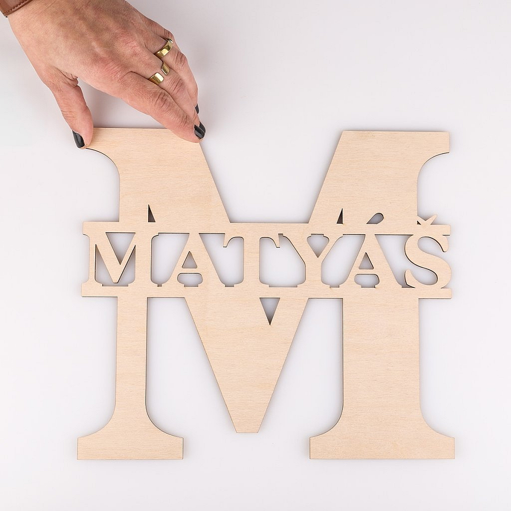 Písmeno na dveře se jménem