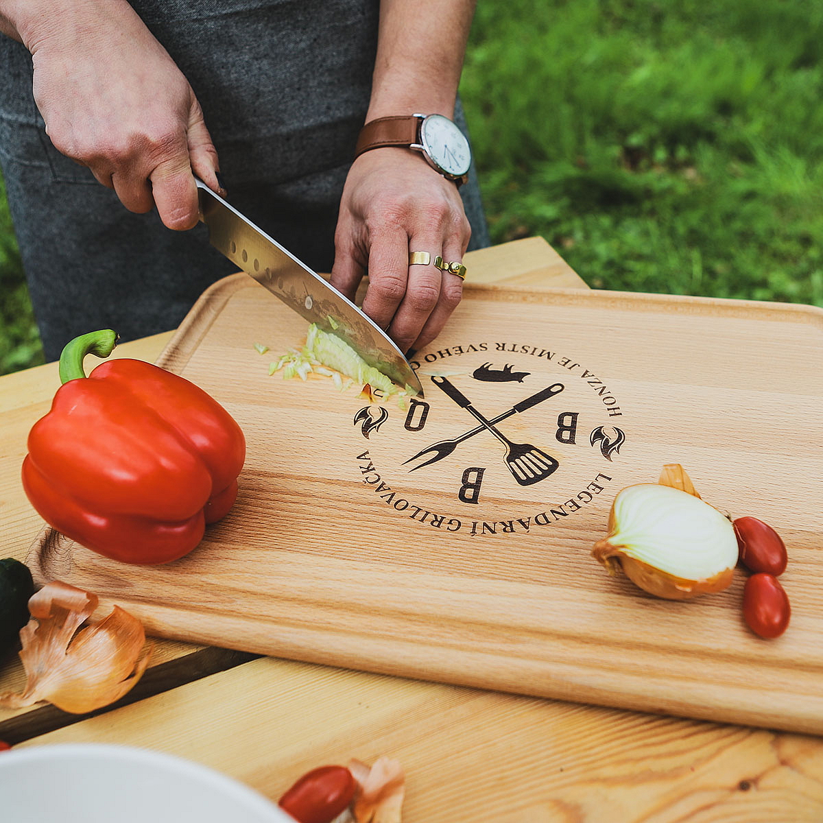 Masivní grilovací prkénko s drážkou - s vlastním motivem