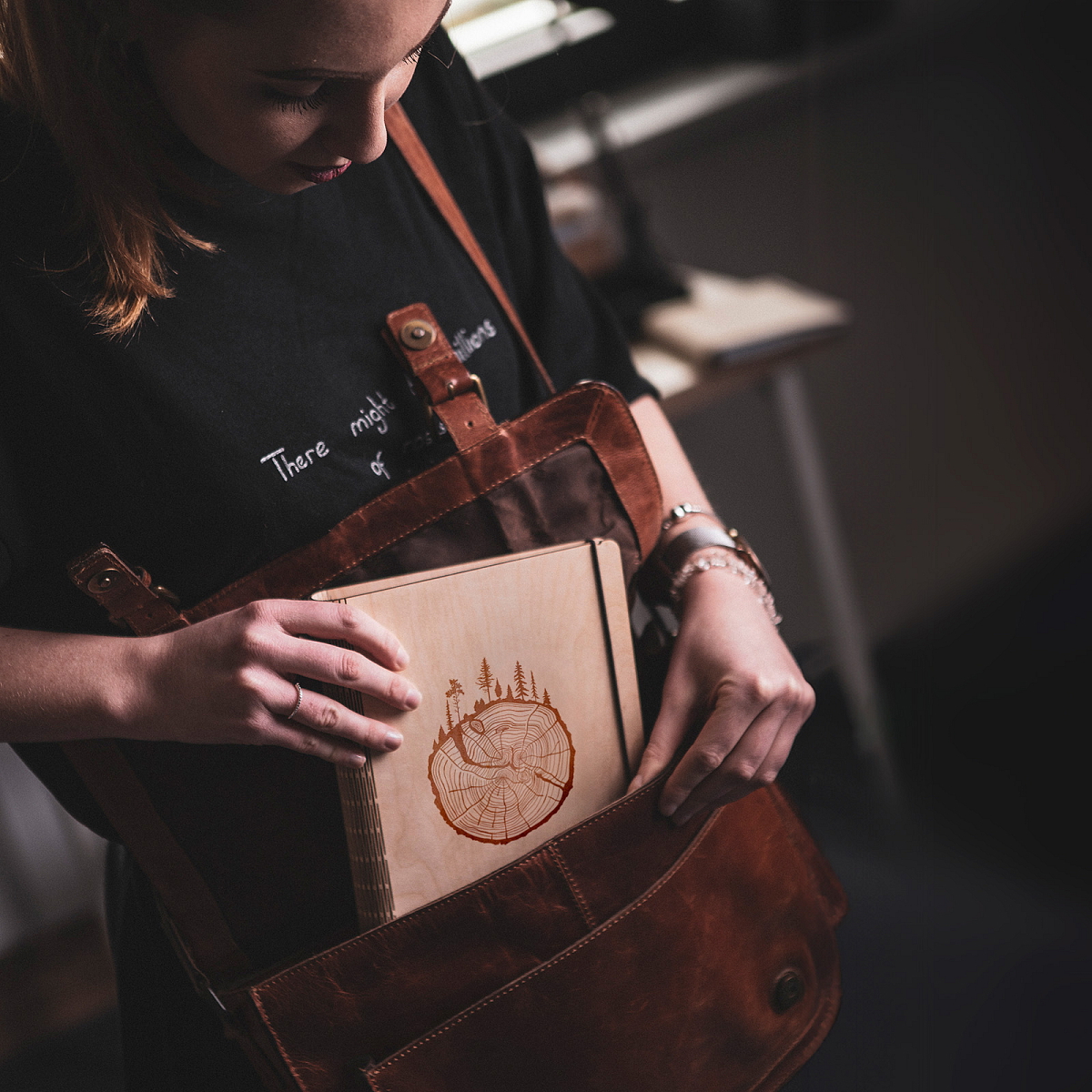 Zápisník s dřevěnými deskami - Motiv dřevo