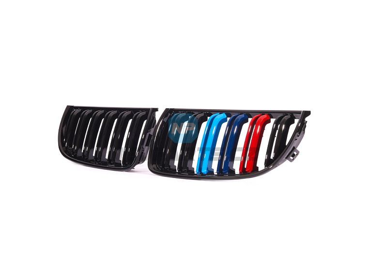 Sportovní ledvinky - mřížky na BMW 3 - E90/E91 před faceliftem - trikolora