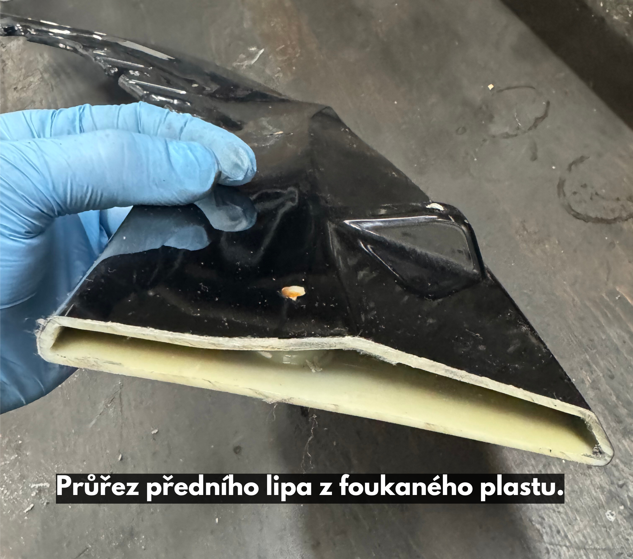 Lipo - pod nárazník BMW 3 - E90/E91 - facelift - ČERNÝ LESK