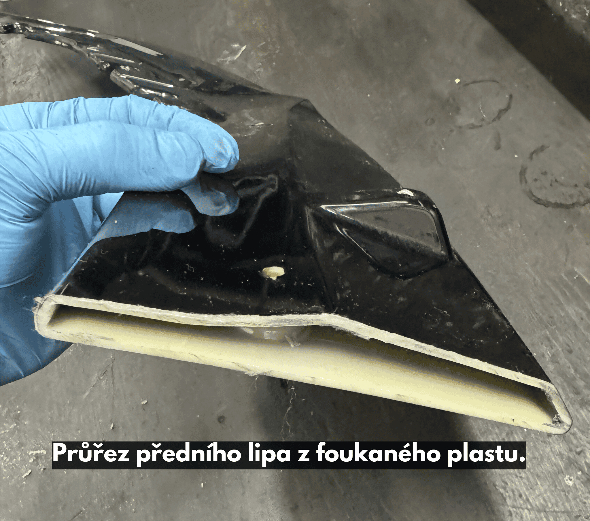 Lipo - pod nárazník BMW 5 - F10/F11 - ČERNÝ LESK