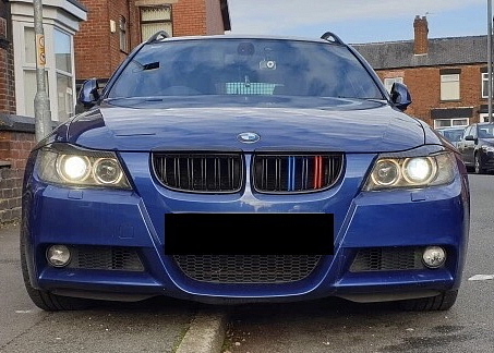 Sportovní ledvinky - mřížky na BMW 3 - E90/E91 před faceliftem - trikolora