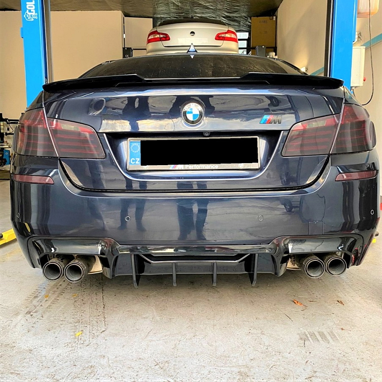 Lipo - pod nárazník BMW 5 - F10/F11 - ČERNÝ LESK