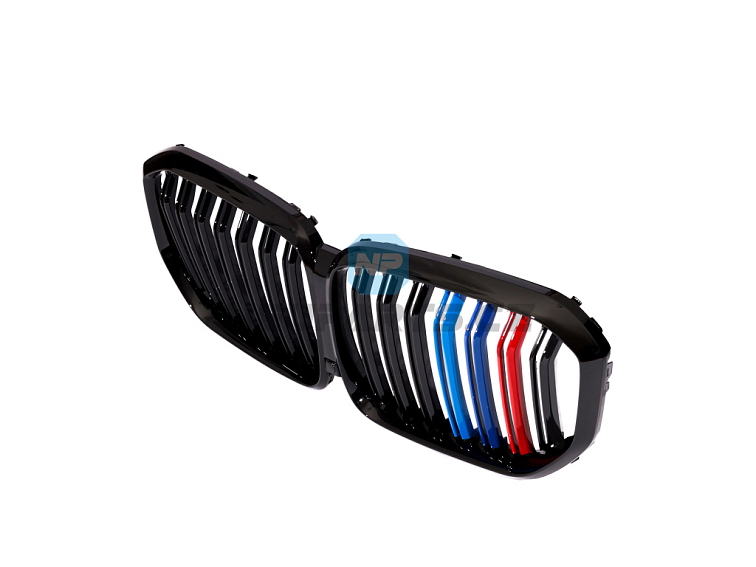 Ledvinky - mřížky s trikolorou na BMW X5 - G05