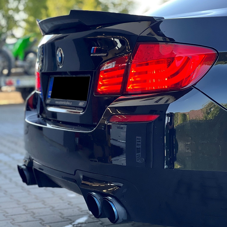 Lipo - pod nárazník BMW 5 - F10/F11 - ČERNÝ LESK