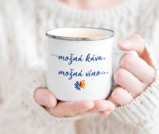 Plecháček s potiskem Možná káva, možná víno a motivem kohouta