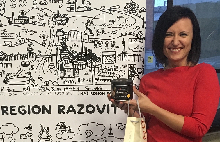 MĚSÍČNÍ KAMENY - originální mléčná bean to bar čokoláda s 42% obsahu kakaa původem z Vietnamu