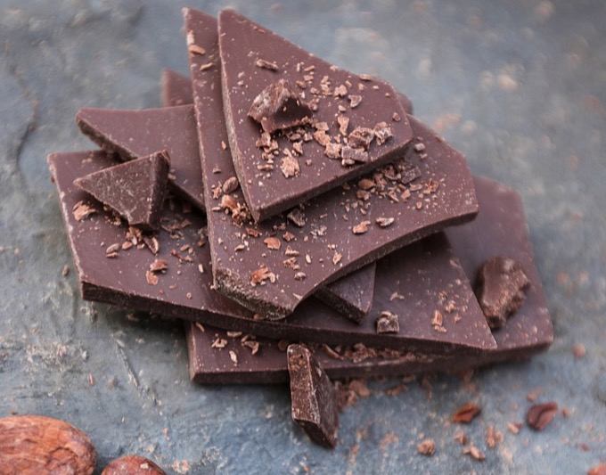 lámané MOŘE HOJNOSTI - tmavá bean to bar čokoláda z bobů z Papuy Nové Guineje. Obsah kakaa 65%.