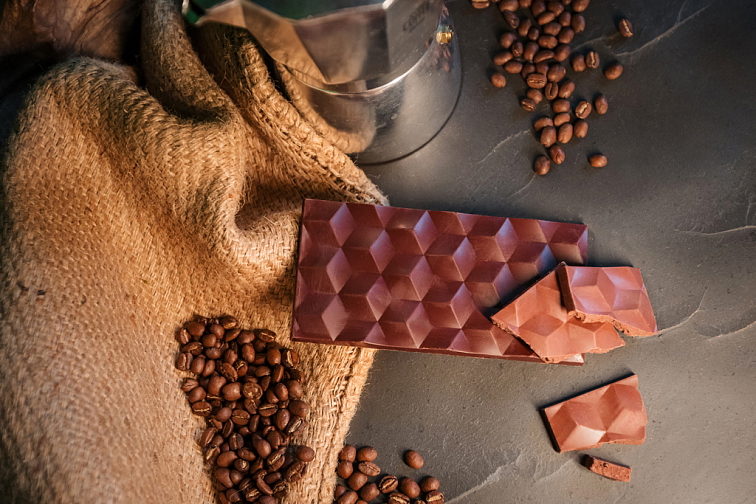 MARS HELLAS - mléčná bean to bar čokoláda s kávou a 55% podílem kakaa z Kolumbie