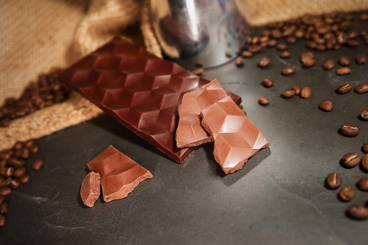 MARS HELLAS - mléčná bean to bar čokoláda s kávou a 55% podílem kakaa z Kolumbie