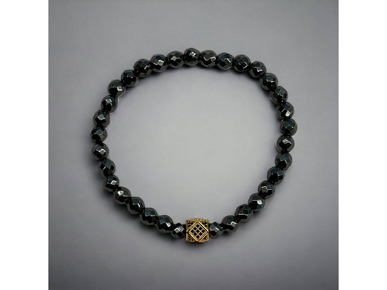 Náramek minerální z hematitu (fasetová černá) s oddělovacím korálkem se zirkony