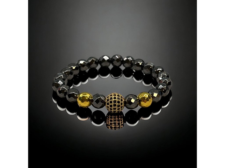 Náramek minerální z broušeného hematitu a zlatou kuličkou se zirkony